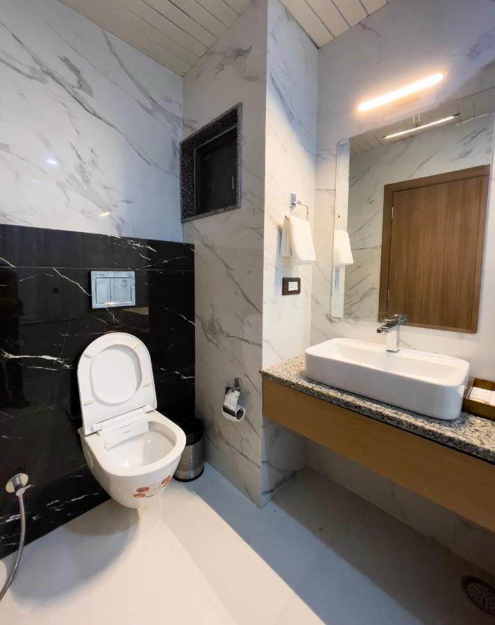 אודייפור Hotel Westend מראה חיצוני תמונה