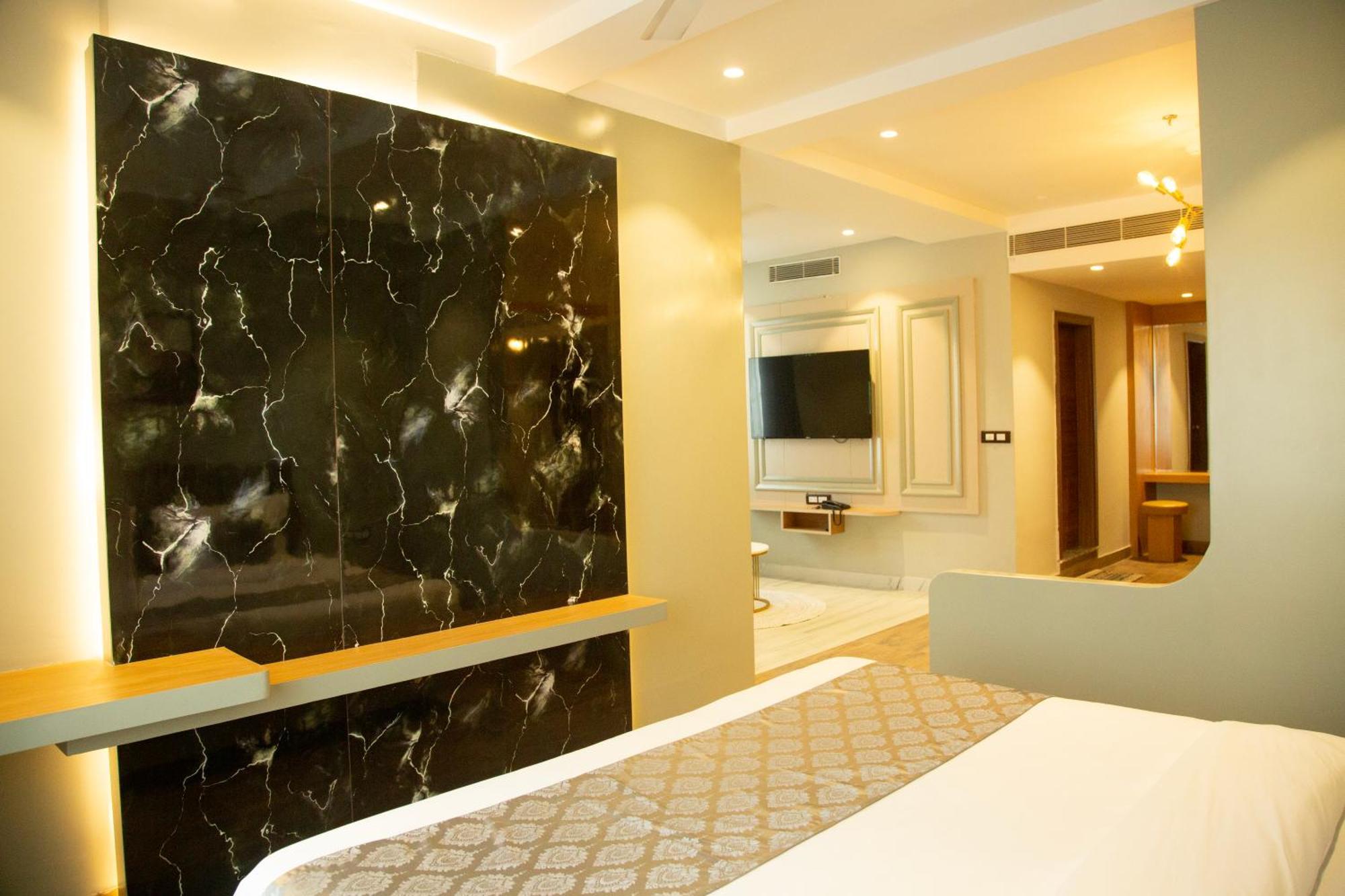 אודייפור Hotel Westend מראה חיצוני תמונה